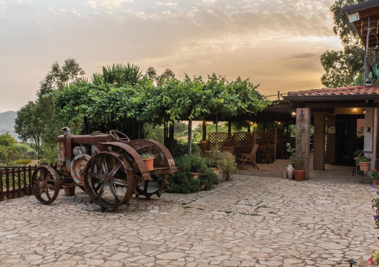 Il Sorgituro - Agriturismo Postiglione Exterior photo
